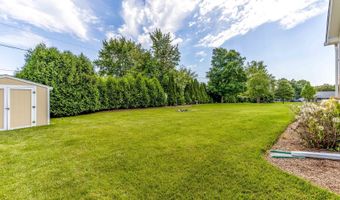 22205 W PINEVIEW Dr, Antioch, IL 60002