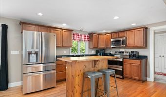 219 Fenner Hill Rd, Hopkinton, RI 02832
