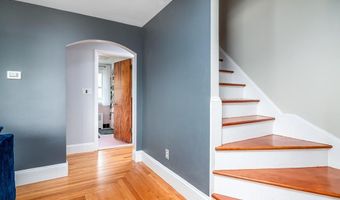 76 Burbank St, Cranston, RI 02910
