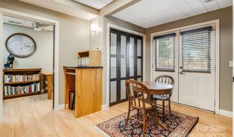 12 Pelham Rd, Asheville, NC 28803