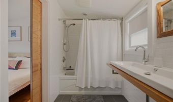 59 Houston Ave, Newport, RI 02840