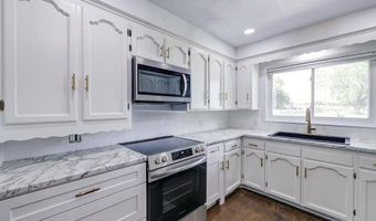 102 Highland Dr, Arkansas City, KS 67005