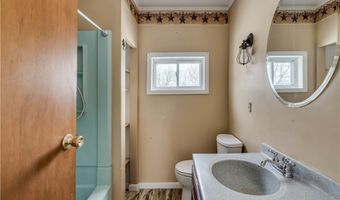 8 2nd St, Alexandria Bay, NY 13607
