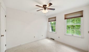 2 Mansion Woods Dr B, Agawam, MA 01001