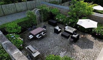 2 Hazard Ave, Newport, RI 02840