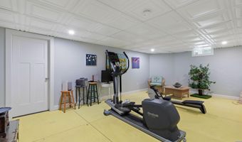 49 Hadlock Rd, Falmouth, ME 04105