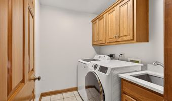 1908 Bent Tree Ct, Auburn, IN 46706