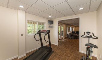 733 Castle Ridge Dr, Ballwin, MO 63021