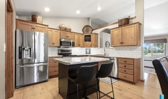501 N Pasque Flower Trl, Brandon, SD 57005