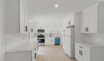 13 Grouse Dr, Bayville, NJ 08721