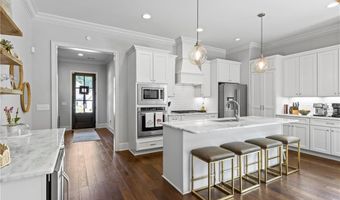 1595 CLUB CREEK Dr, Auburn, AL 36030
