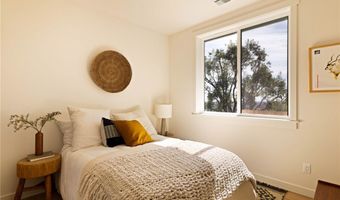 3926 Sunset Dr, Los Angeles, CA 90027
