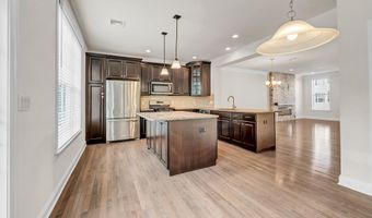 10 Putnam Ln 10, Danbury, CT 06810