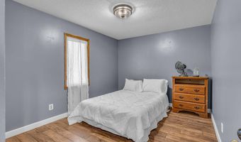 320 Harrison Ct, Auburn, KS 66402