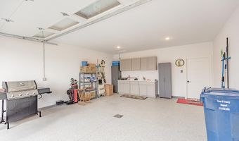 1018 Emerald Hills Dr, Arnolds Park, IA 51331