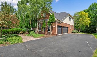 2086 Autumn Hill Dr, Ann Arbor, MI 48103