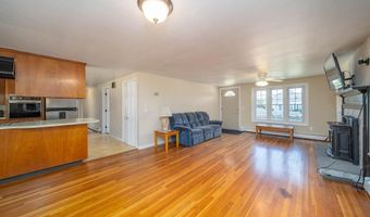 130 Austin Rd, North Kingstown, RI 02852