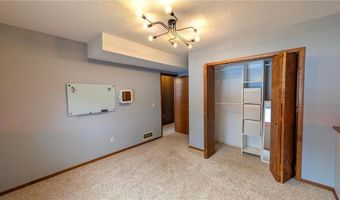 1918 Bayview Dr, Albert Lea, MN 56007