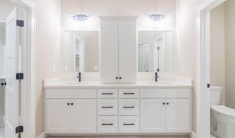 16729 Pinehurst Dr, Basehor, KS 66007