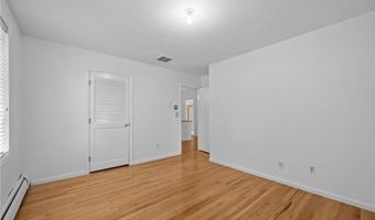 24 GREENWOOD Ln, Lincoln, RI 02865