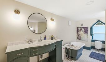 527 E High St, Ashley, OH 43003