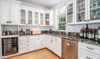 62 Riverford Rd, Brookfield, CT 06804