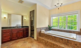 64 Warren Gln, Burlington, CT 06013