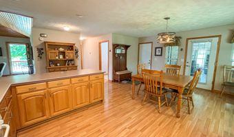3702 Round House Rd, Aurora, MO 65605
