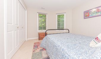 609 Ridgewood Ct, Ann Arbor, MI 48103
