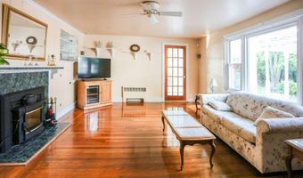 29 Dean Ave, Johnston, RI 02919