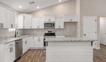 215 W Cofield St, Aurora, MO 65605