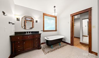 15 Deaver Dr, Asheville, NC 28806