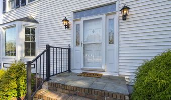 4 Westminster Dr, Annandale, NJ 08801