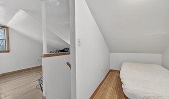 15 Hazen St, Chester, CT 06412