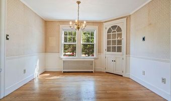 5 Phillips Rd, Falmouth, ME 04105