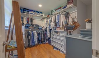 460 NE Oak Hill St, Abingdon, VA 24210