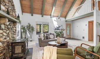 9734 Moore Dr, Cascade, ID 83611