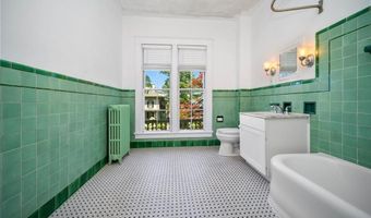 33 Kay St, Newport, RI 02840