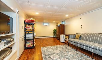 42 Grasslands Rd, East Greenwich, RI 02818