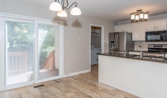 925 Westrun Dr, Ballwin, MO 63021