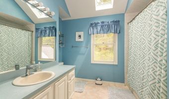 1 Victoria Pines Ln, Andover, NJ 07848