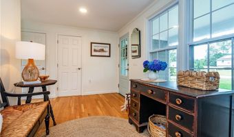 155 Oakdale Rd, North Kingstown, RI 02852