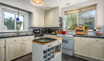 83 Lyndon Rd, Cranston, RI 02905