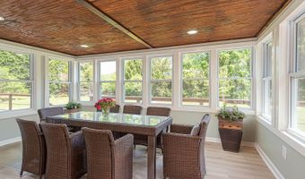 6438 KNOLL HILL Dr, Berlin, MD 21811