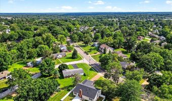 701 Kehrs Mill Rd, Ballwin, MO 63011