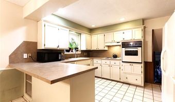 2804 N McMillan Ave, Bethany, OK 73008