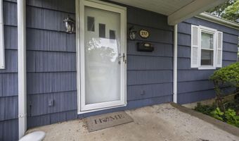237 Maple Dr, Columbus, OH 43228