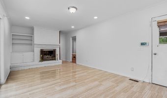 107 Barnett Dr, Bishopville, SC 29010