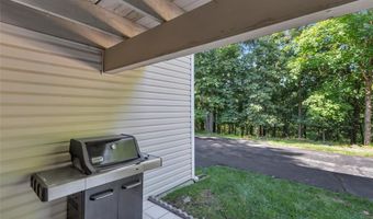 502 Oak Ridge Trails Ct, Ballwin, MO 63021
