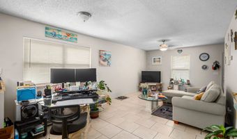 67 W 8TH St, Atlantic Beach, FL 32233